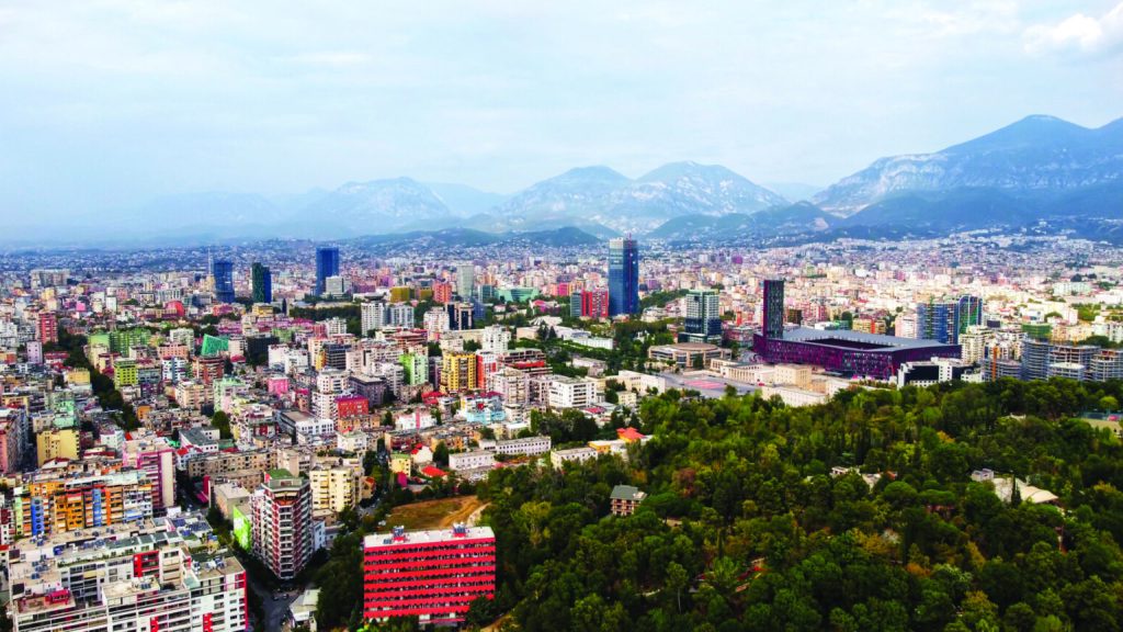 Express: Tirana, një zgjedhje fantastike për britanikët për t’u vizituar në 2025